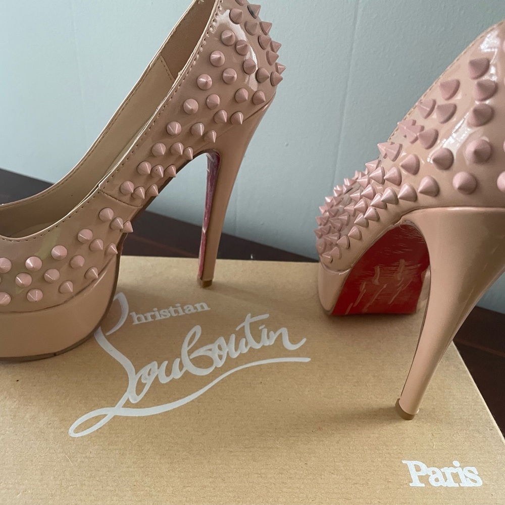 Gorgeous shoes
Great condition 
Worn once
Size 6 1/2